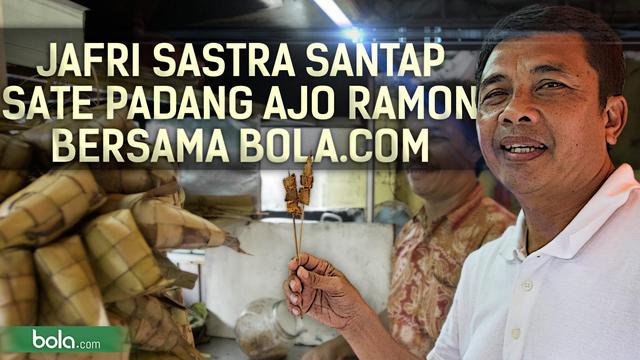 Jafri Sastra Santap Sate Padang Ajo Ramon Bersama Bola.com (Bola.com/Samsul Hadi)