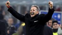 Pelatih AC Milan, Sinisa Mihajlovic, percaya diri menembus posisi tiga besar Serie A setelah membawa timnya menang 1-0 atas Torino, Minggu (28/2/2016) dini hari WIB. (Reuters/Juan Medina)