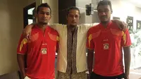 Suheri Daud, Jandia Eka Putra, dan Seftia Hadi (trio Semen Padang di Persiba Balikpapan) senang bisa bergabung kembali. (Bola.com/Zaidan Nazarul)