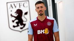 Clement Lenglet didatangkan Aston Villa dari Barcelona dengan status pinjaman selama semusim. Meski telah dimainkan di Liga Konferensi Eropa musim 2023/2024, namun ia belum melakukan debut di Premier League musim ini akibat kalah bersaing dengan pemain lainnya. (avfc.co.uk)
