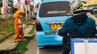 Salah satu badut jalanan Kota Gorontalo (Arfandi Ibrahim/Liputan6.com)