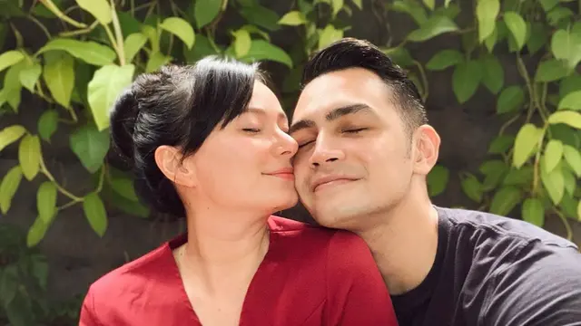 Hamil Setelah 7 Tahun Menunggu, Ini Potret 7 Mesra Asmirandah dan Suami saat Di Rumah