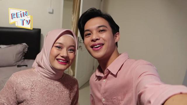 Rey Mbayang Dan Sang Istri Dinda Hauw Yang Sedang Hamil Positif Covid 19 Showbiz Liputan6 Com