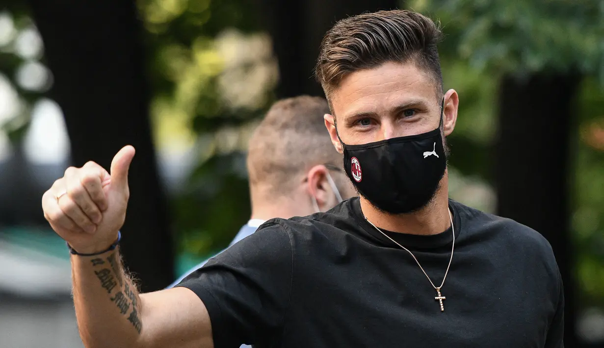 Olivier Giroud. Penyerang Prancis ini akan memperkuat AC Milan mulai musim 2021/2022 ini setelah 3,5 musim berseragam Chelsea. Total bermain untuk The Blues dalam 119 laga dengan torehan 39 gol. Ia dikontrak selama dua musim dengan nilai 17 juta euro. (Foto: AFP/Piero Cruciatti)
