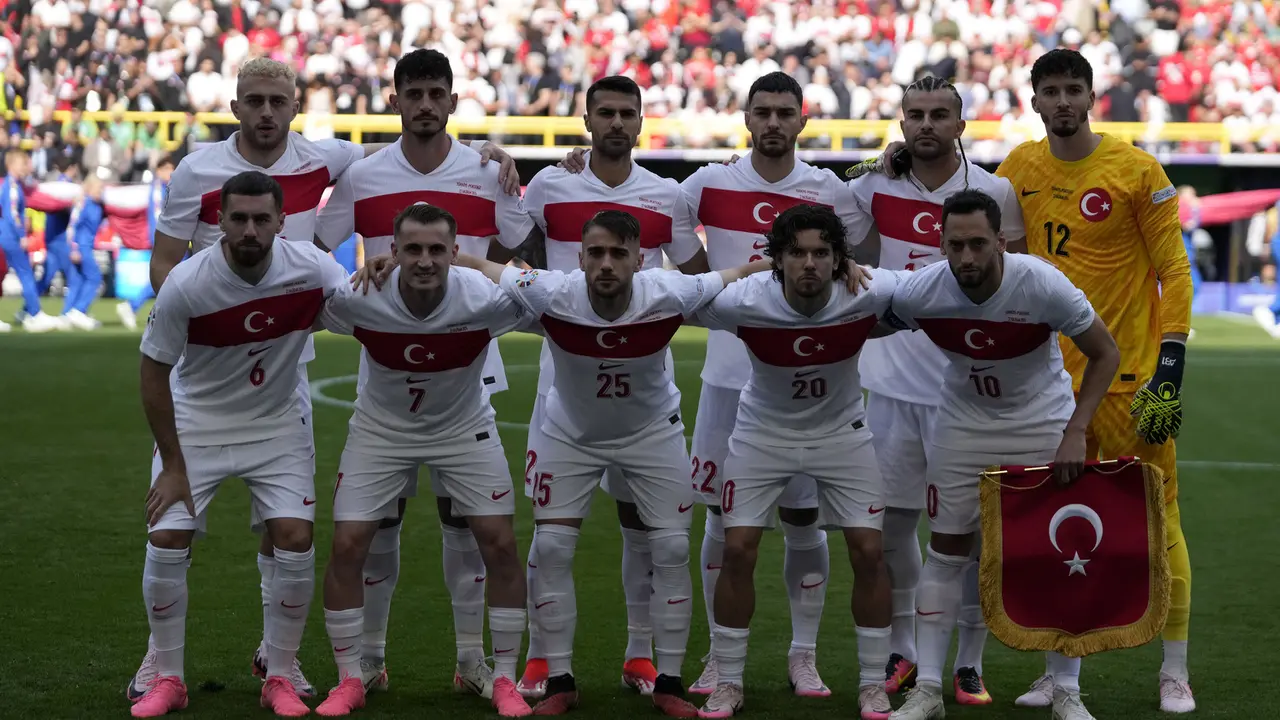 Foto: Cristiano Ronaldo Kembali Cetak Assist Kontra Turki, Portugal Jadi Tim Ketiga yang Melaju ke Babak 16 Besar Euro 2024