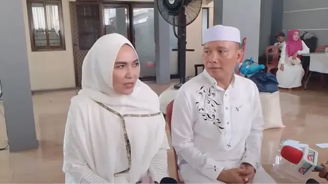 Umi Kalsum dan Abdul Rozak membahas hubungan Ayu Ting Ting dengan Boy William