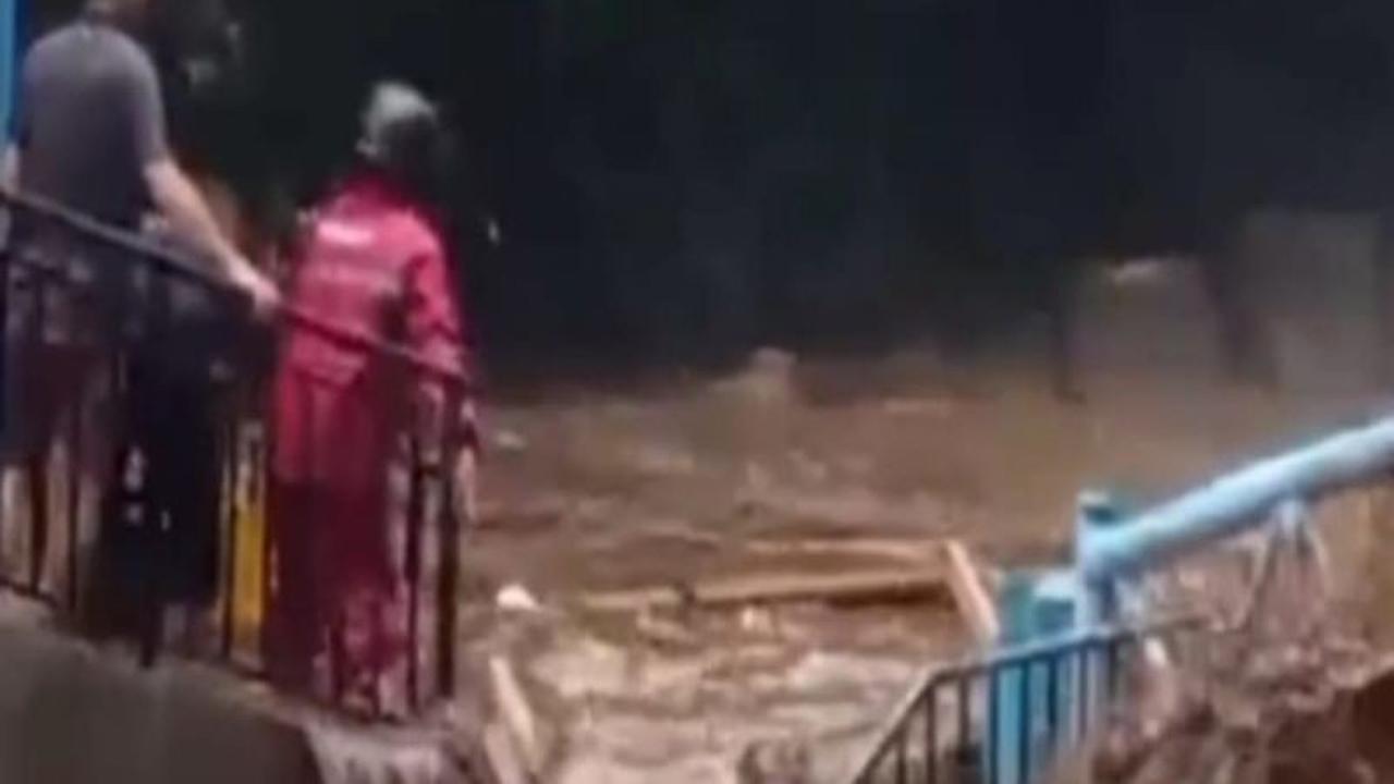 Banjir Bandang Landa Kawasan Wisata Guci Tegal, Jembatan dan Pipa Pancuran Rusak