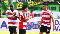 Madura United tak bisa menurunkan Fabiano Beltrame dan Beny Wahyudi pada lawatan ke markas Persipura Jayapura, Sabtu (19/5/2018). (Bola.com/Aditya Wany)