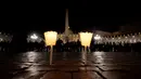 Orang-orang yang percaya berdoa untuk perdamaian Ukraina di Lapangan Santo Petrus, Vatikan, 2 Maret 2022. (Tiziana FABI/AFP)