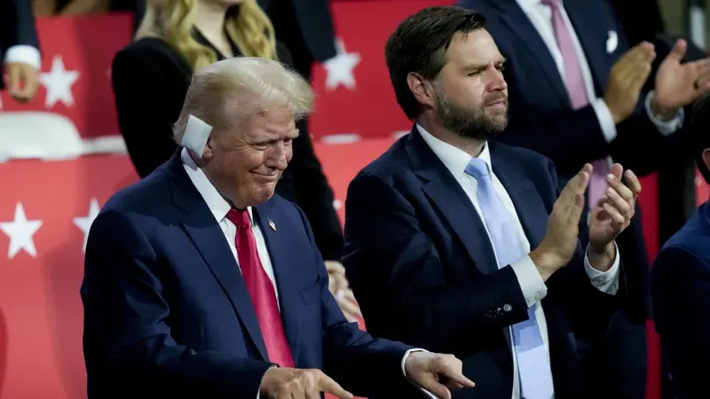 Kandidat Presiden dan Wakilnya dari Partai Republik AS, Donald Trump (kiri) dan JD Vance (kanan). (AP)