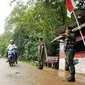 Anggota Satgas Pamtas di Pintu Lintas Batas Indonesia-Malaysia di Desa Jagoi, Bengkayang, Kalbar. TNI akan membangun satu batalyon tank guna menambah kekuatan di perbatasan. (Antara)