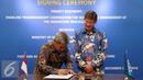 Sjarief Widjaja (kiri) bersama Mark Smulders saat menandatangani proyek kerjasama di Jakarta, Rabu (28/12). Kerjasama ini untuk memperkuat hubungan regional dalam mengelola perairan yang termasuk dalam kawasan (ISLME). (Liputan6.com/Helmi Fithriansyah)