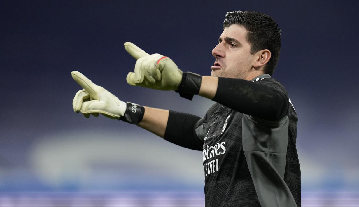 Thibaut Courtois - Kiper Real Madrid ini pernah dikabarkan menjalin hubungan gelap dengan Caroline Lijnen yang tak lain adalah kekasih Kevin de Bruyne, rekan setimnya Timnas Belgia. (AFP/Marco Bertorello)