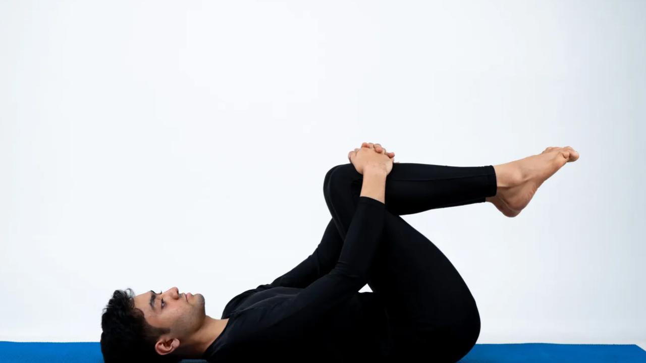 Pose Apanasana (Knees-to-Chest)