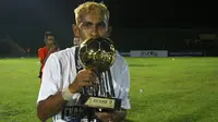 Ugik Sugiyanto, pemain terbaik ISC B 2016. (Bola.com/Robby Firly)
