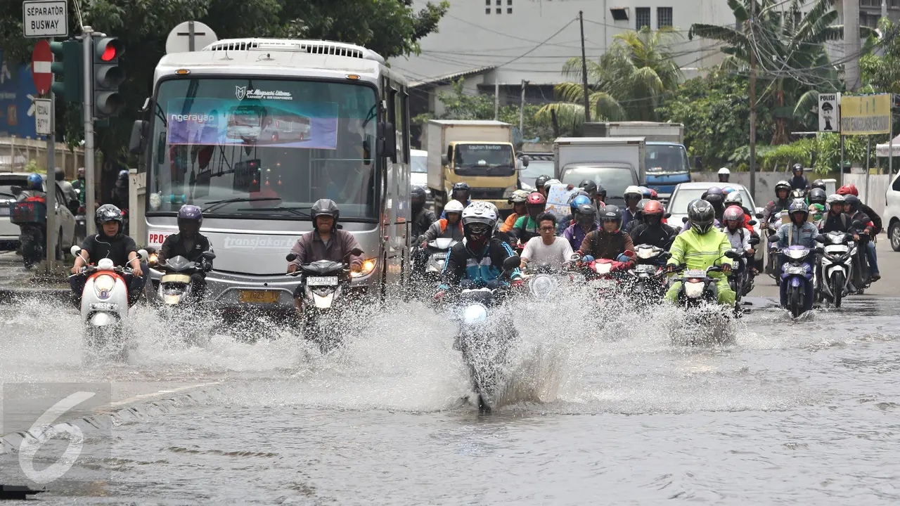 20160226-Diguyur Hujan Semalaman, Jalan Panjang Terendam Banjir-Jakarta