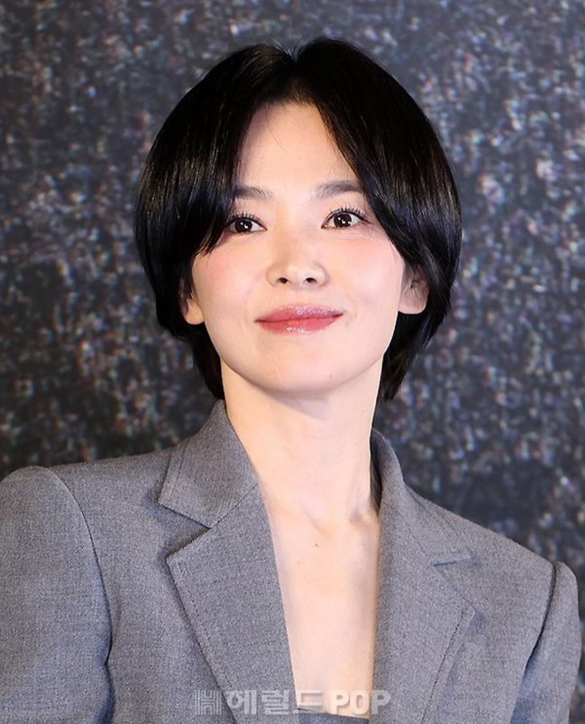 Song Hye Kyo Tampil Fresh, Rambut Pendeknya Disebut Mirip Usia 20-an
