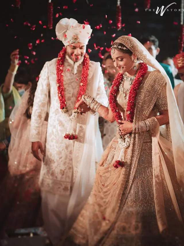 Ankita Lokhande menikah dengan Vicky Jain (Foto: Instagram/@lokhandeankita/@theweddingstory_official)
