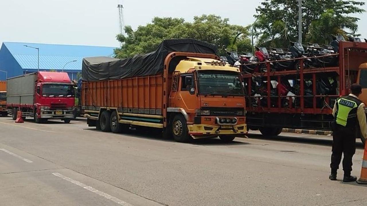 H-6 Antrean Lebaran, Truk Menuju Pelabuhan Pelindo Ciwandan Sudah Macet sampai 2 Kilometer