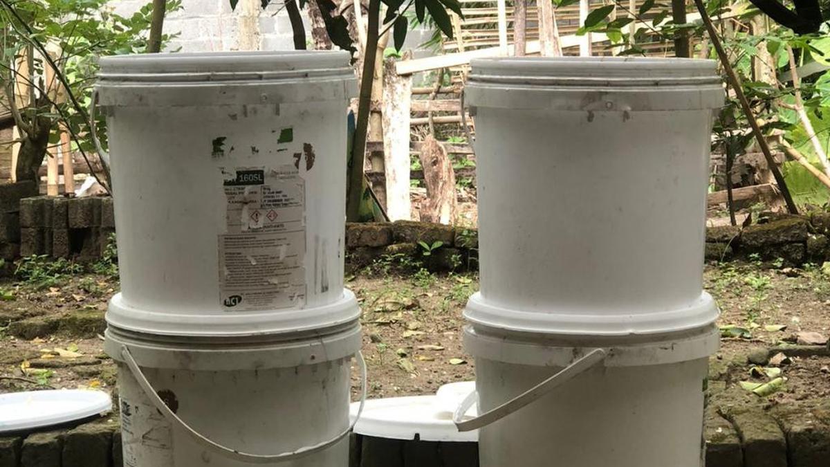 Cara Membuat Pupuk Kompos dengan Metode Ember Tumpuk di Rumah, Praktis dan Murah