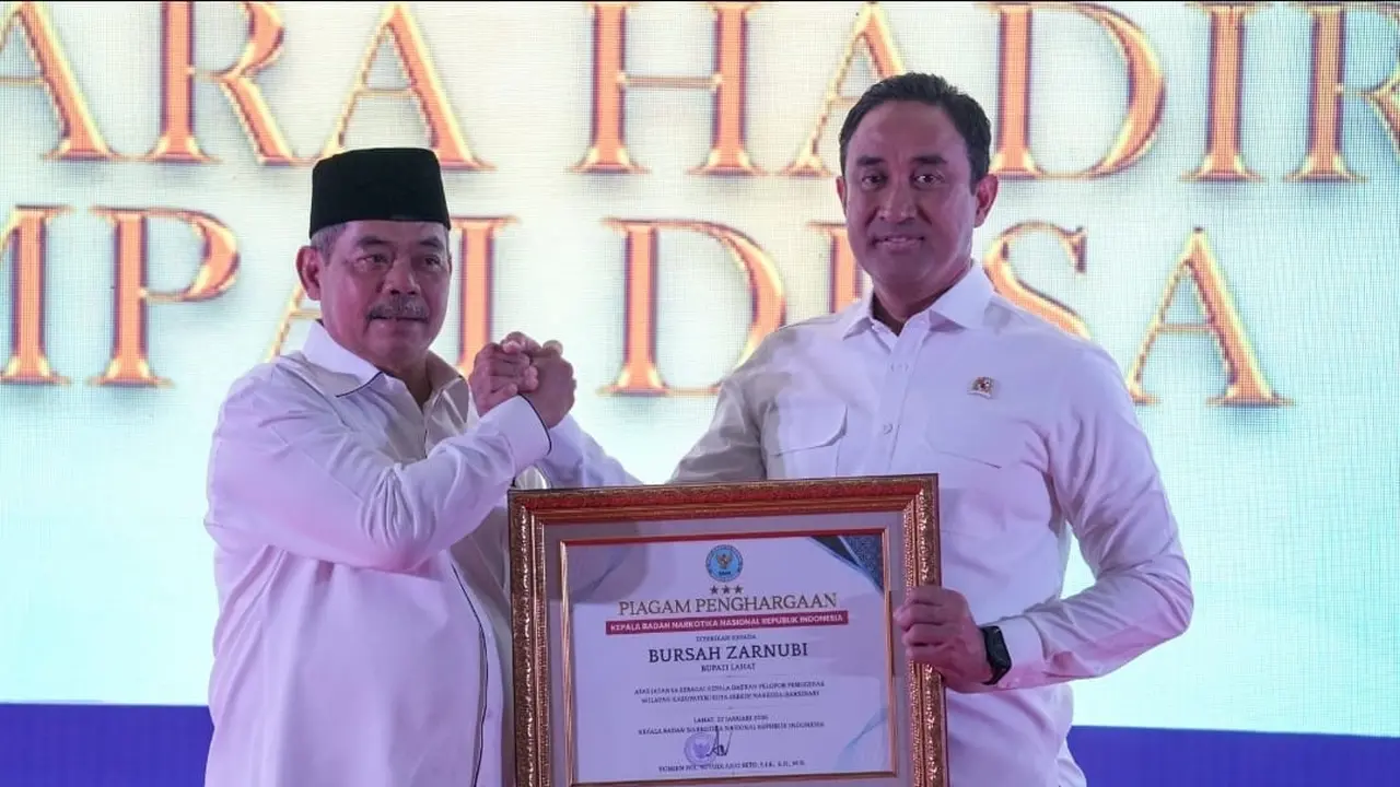 Ketua Umum Apkasi Bursah Zarnubi (kiri) dan Kepala BNN Suyudi Ario Seto (Istimewa)
