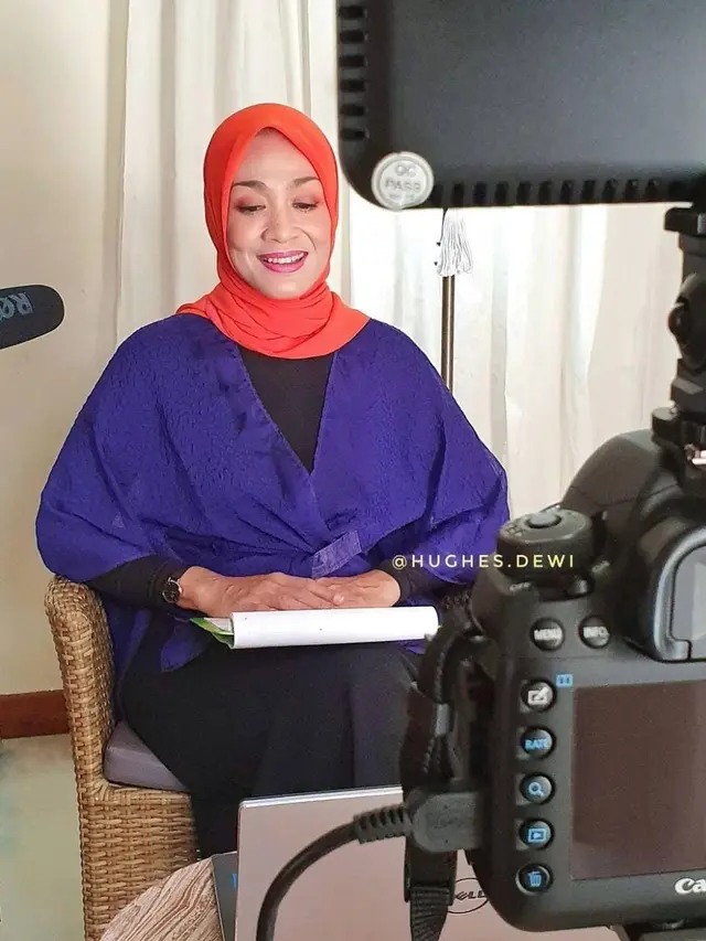 Dewi Hughes disebut lebih muda setelah turunkan berat badannya hingga puluhan kilogram