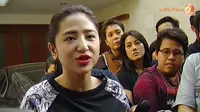 Tangisan Pecah saat Dewi Perssik dan Ibunda Bertemu di Rutan