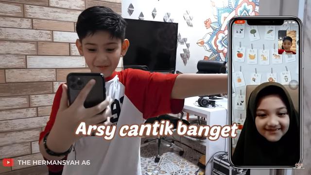 6 Potret Arsy Hermansyah dengan Berbagai Gaya Hijab, Dapat Pujian dari King Faaz