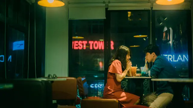 1. Dia Terlihat Kurang Antusias Sepanjang Kencan