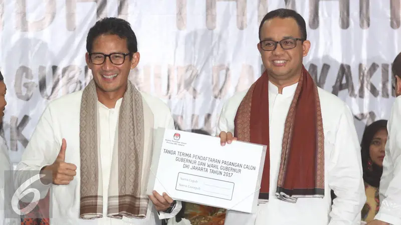 20160923- Gaya Anies dan Sandiaga Saat Mendaftar di KPUD-Jakarta- Immanuel Antonius