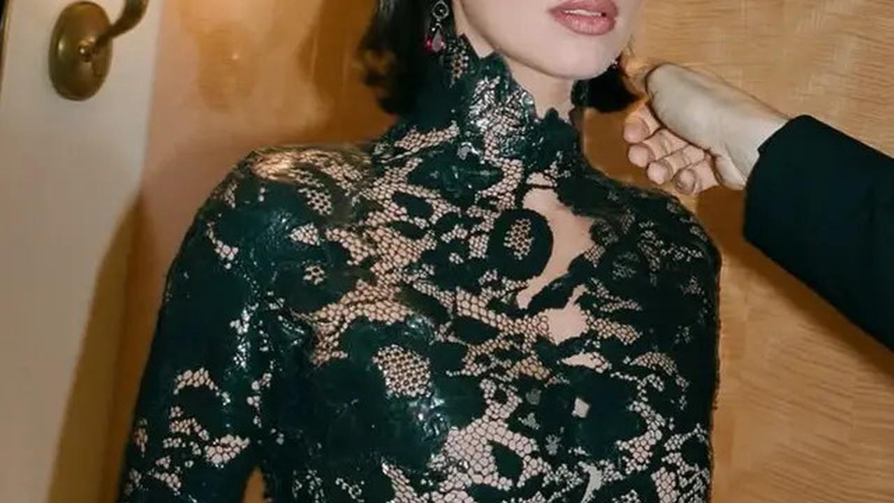 6 Potret Adu Gaya Lisa Blackpink dan Kendall Jenner Kenakan Dress Lace Hitam saat After Party Oscar 2025