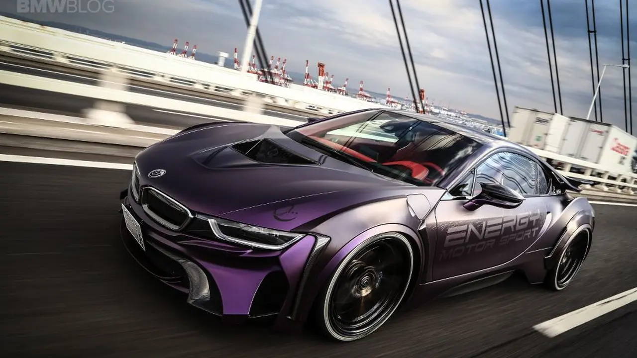 BMW i8 edisi Dark Knight Edition