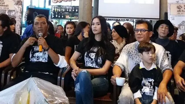 [Bintang] Dilarang Menyanyi di Kamar Mandi