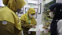 Dinas Kesehatan Kota Tangerang, Banten terus memastikan tak adanya obat sirup yang dilarang edar beredar di apotek.