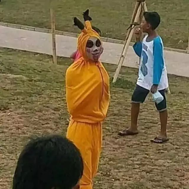 6 Tingkah Absurd Orang Tampil Jadi Hantu Jadi-Jadian Ini Kocak