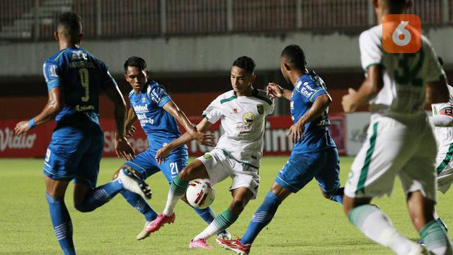 FOTO: Persib Bandung sementara Unggul Telak 3-0 atas Persebaya Surabaya di Babak Pertama - Marcelino Ferdinan; Ardi Idrus