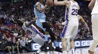 Jimmy Butler (tengah) memimpin Heat mengalahkan Sixers pada lanjutan NBA (AP)