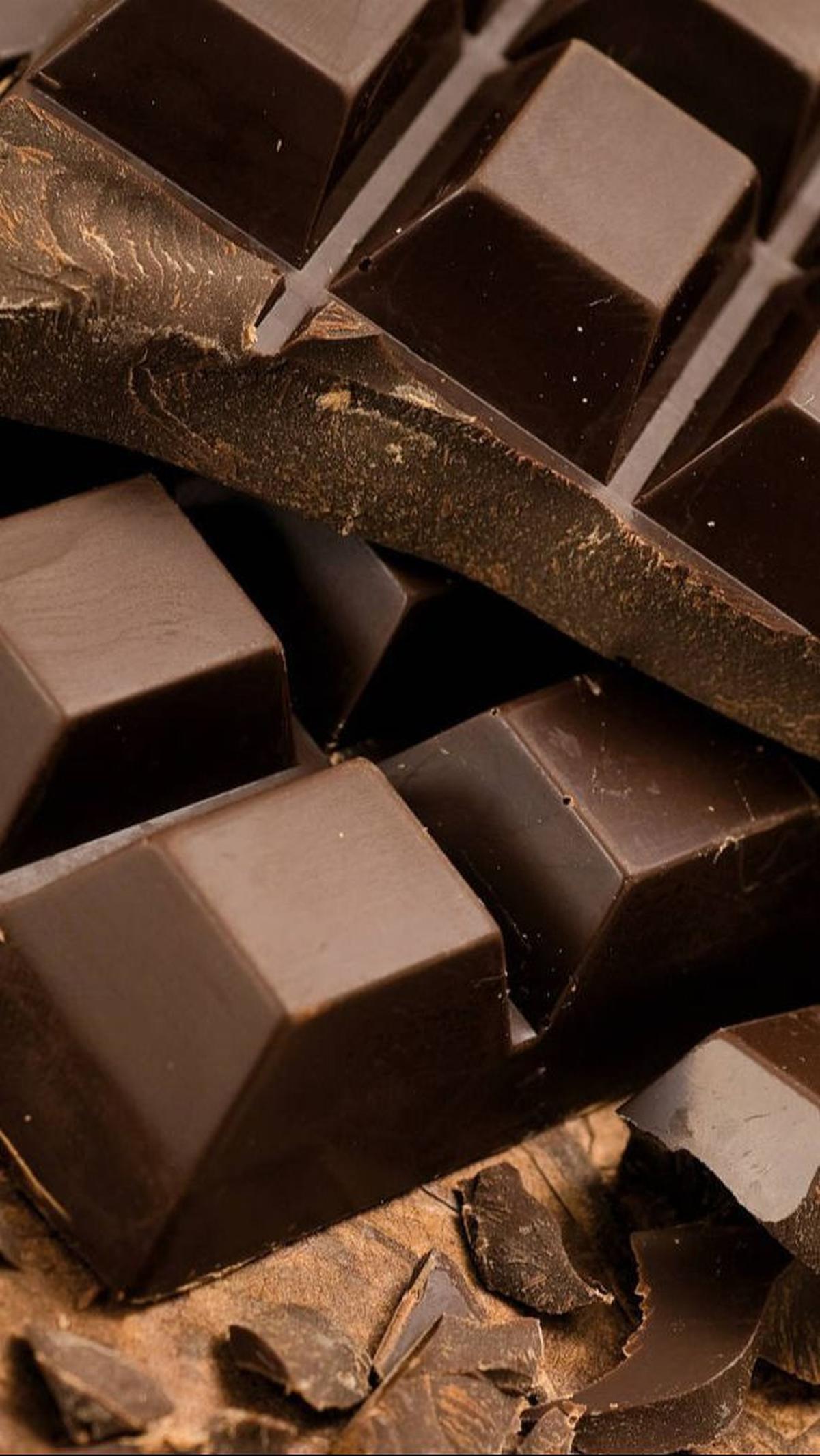 <b>4. Cokelat Hitam</b>