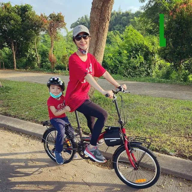 7 Momen Seru Uut Permatasari dan Keluarga saat Gowes Bareng