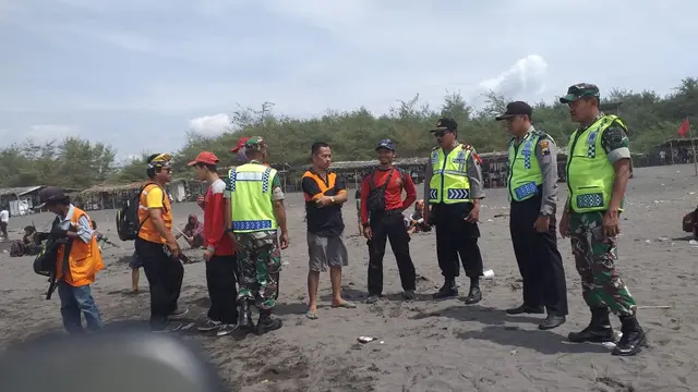 Pencarian korban tenggelam di Pantai Laguna, Lembupurwo, Kebumen, Jawa Tengah. (Foto: Liputan6.com/Polres Kebumen/Muhamad Ridlo)