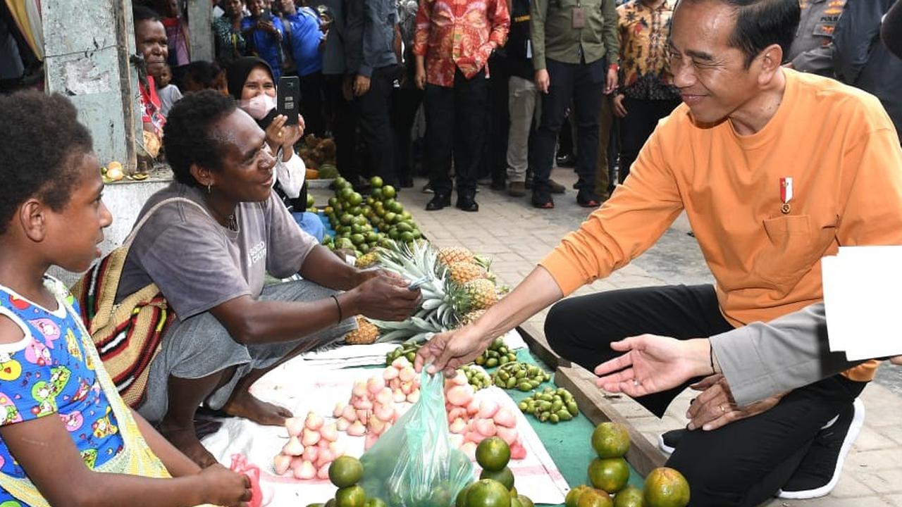 Presiden Jokowi Kunjungi Pasar Pharaa Sentani