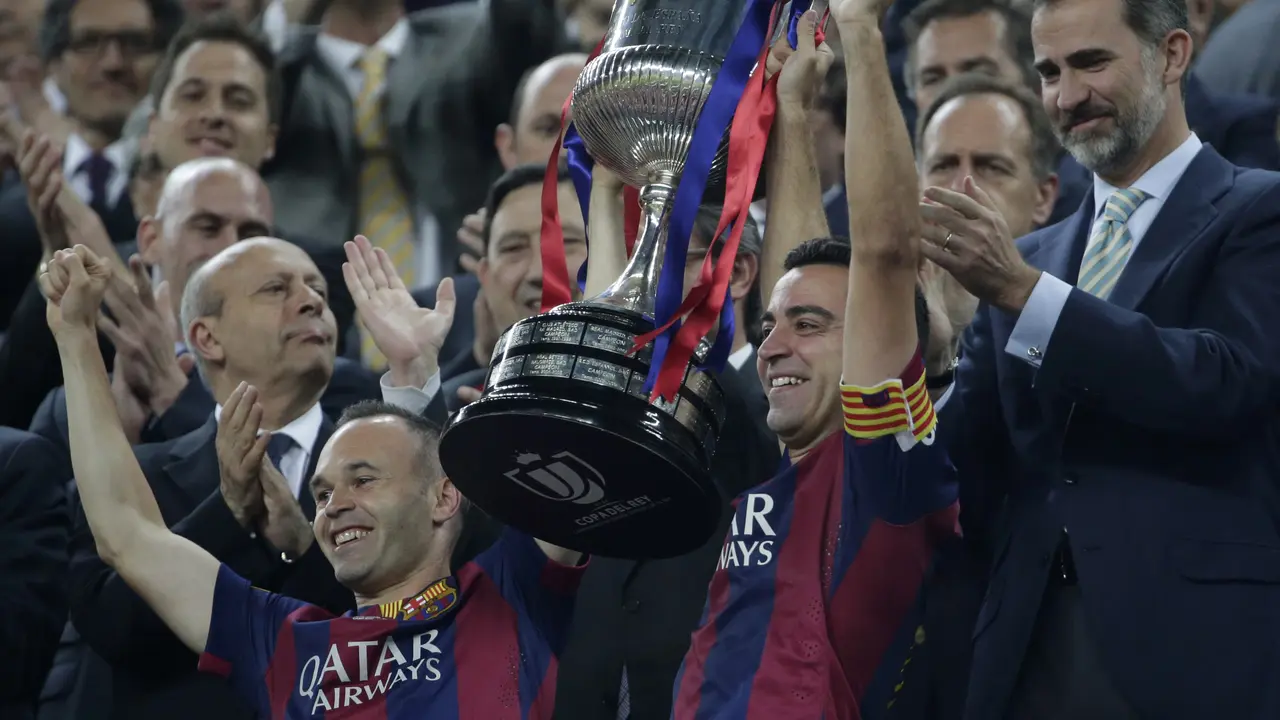 Andres Iniesta dan Xavi Hernandez (AP/Emilio Morenatti)