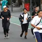 Calon Presiden nomor urut tiga, Ganjar Pranowo memulai aktivitasnya dengan lari pagi di kawasan Car Free Day (CFD) di kawasan Jalan Jenderal Sudirman, Jakarta, Minggu (19/11/2023). (Foto:&nbsp;Tim Media Ganjar Pranowo)