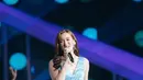 Menjadi pengisi acara, Mawar Eva de Jong sukses bikin netizen jatuh hati dengan penampilan anggunnya berbalut dress warna biru serta perhiasan. (Instagram/trinityoptima).