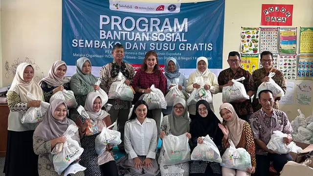 Organisasi Indonesian Disability Institute (Indisi) bekerjasama dengan sejumlah perusahaan menyalurkan ratusan paket bantuan sembako bagi penyandang disabilitas di SLBN 1 Kota Bogor, Jawa Barat.