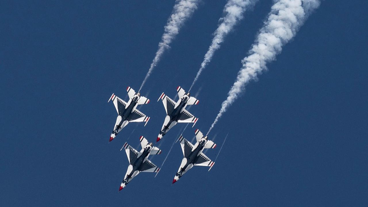 FOTO: Aksi Thunderbirds AU AS Hibur Penonton di Langit Maryland