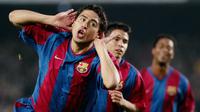 Juan Roman Riquelme hanya bermain 30 partai Barcelona di bawah manajer Louis van Gaal. Setelah itu dijual ke Villarreal tahun 2005. (AFP/Lluis Gene)