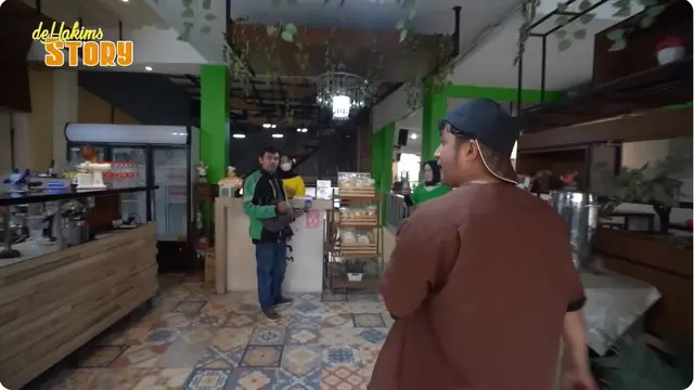 7 Potret Desain Warung Bakso Irfan Hakim, Luas dengan Area Makan Outdoor