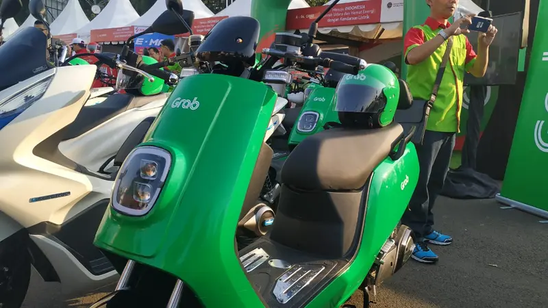 Aplikator ojek online ikut dalam pameran kendaraan listrik