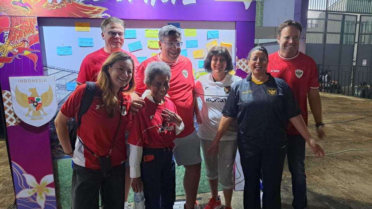 Keluarga Diaspora Garuda Pertiwi Beri Dukungan Langsung di Timnas Putri Indonesia vs Kirgisztan